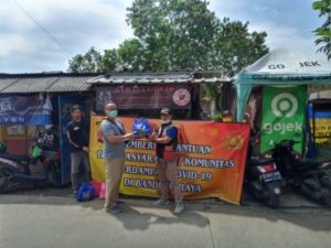 Wujud Kepedulian Polda Jabar Berikan Bantuan Sembako Kepada Komunitas Ojol IMG 20200501 WA0030