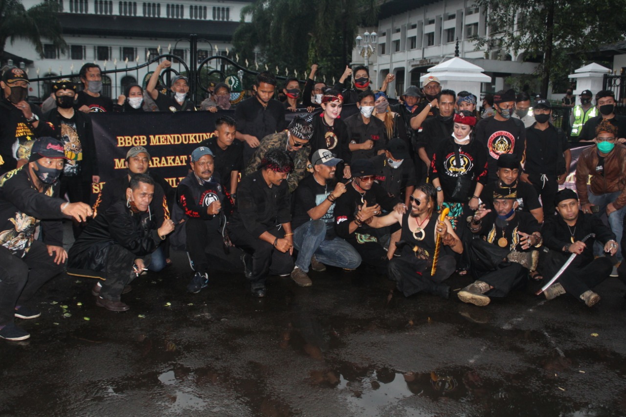 Tolak Demo Anarkis, Baraya Bahar Garut Banten (BBGB) dan Sejumlah Ormas Mendukung Jawa Barat Kondusif f296f943 ffc8 4039 9c4e 1b4ca8f42314