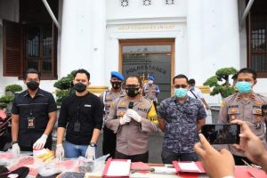 Kasat Reskrim Polrestabes Surabaya Bersama Team Jatanras Berhasil Bekuk Pelaku Penusukan Dan Pengeroyokan WhatsApp Image 2020 12 03 at 14.53.29