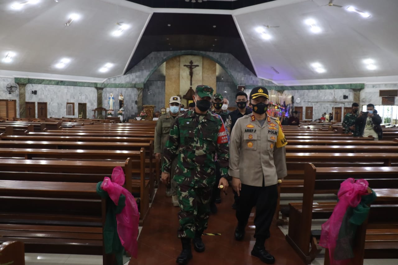 Persiapan Malam Natal 2020,Kapolres Gresik Siaga Apel Pengamanan bersama Anggota dan Kodim Gresik WhatsApp Image 2020 12 24 at 20.55.01
