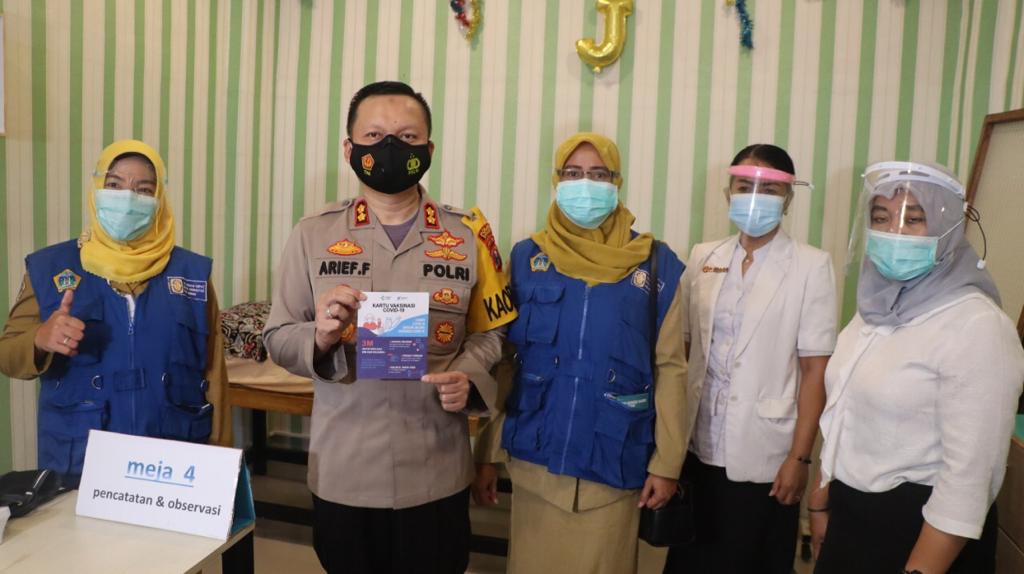 Polres Gresik dan Kodim 0817/Gresik menangani pandemi Covid-19 yakni vaksinasi Covid-19 WhatsApp Image 2021 01 19 at 14.24.24