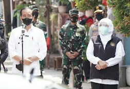 Presiden Jokowi Bersama Forkominfo Jatim Meninjau Langsung Kegiatan Vaksin Secara Door To Door IMG 20210820 151009 1