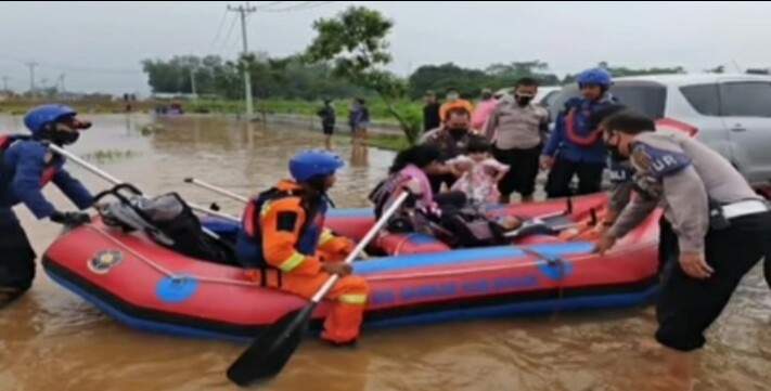 Intruksi Bupati Gercep Penanganan Dan Bantuan Korban Banjir Bandang Di Bogor IMG 20210907 093824 1