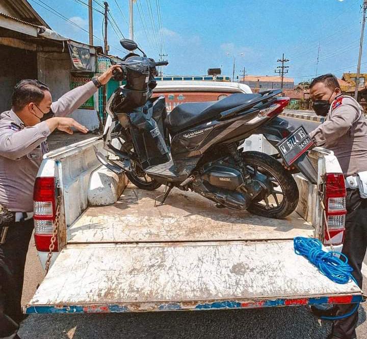Seorang Pemuda Meninggal Dunia Setelah Menabrak Pagar Rumah Warga IMG 20211001 WA0071