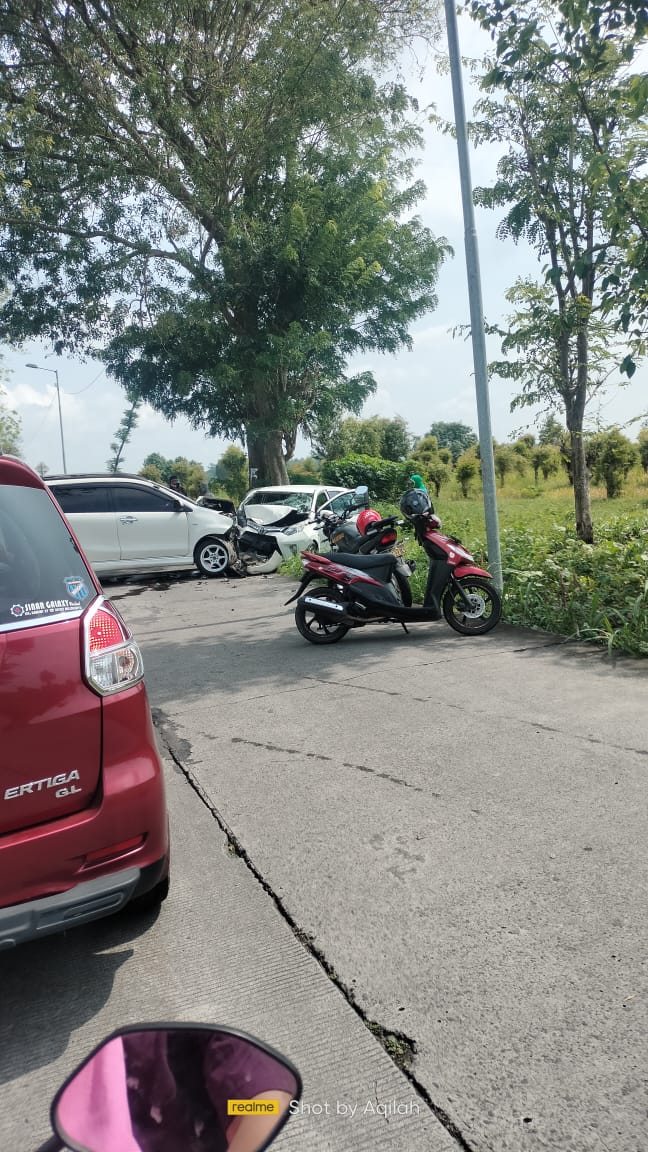 Dua Mobil Tabrakan Adu Moncong IMG 20220314 WA0009