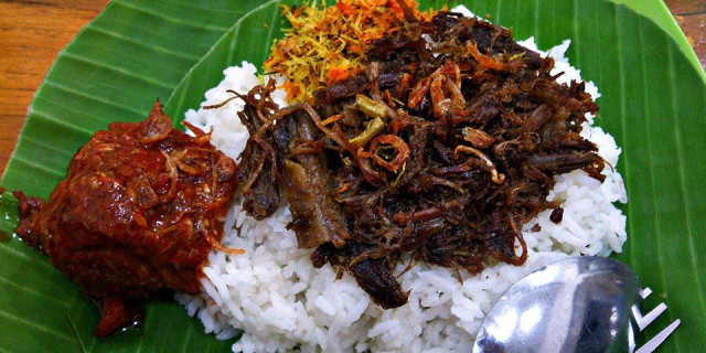 How to Make "Nasi Krawu", a Spicy Rice Dish from Gresik