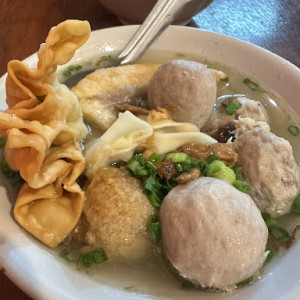 Warung Bakso Malang Pak Jay: Kelezatan Bakso Sejati di Batu