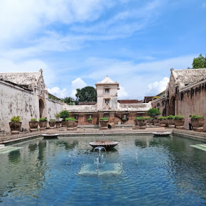 Taman Sari: Bekas Taman Kerajaan dengan Pesona Arsitektur yang Memikat