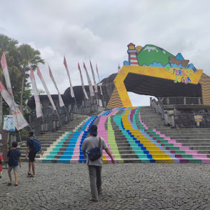 Waterboom Jogja: Destinasi Seru untuk Liburan Keluarga di Yogyakarta