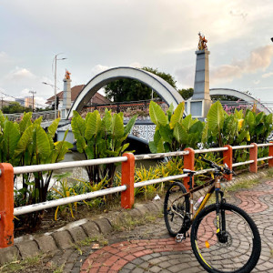 Taman Jembatan Ujung Galuh: Oase Kehijauan di Tengah Kota Surabaya