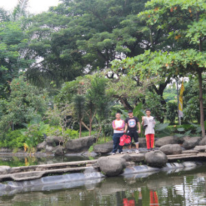 Danau Angsa Pakuwon City: Oase Hijau di Tengah Kota Surabaya