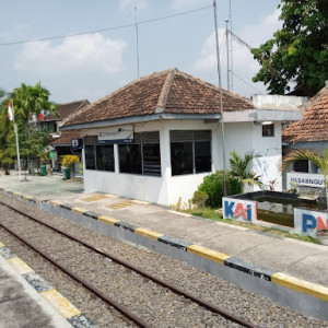 Pasar Nguter: Pusat Perbelanjaan Ramai di Dekat Stasiun Kereta