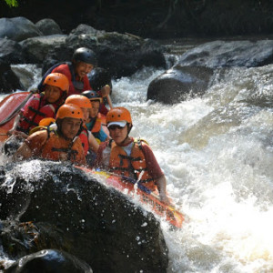 Batu Rafting: Petualangan Arus Deras di Kota Apel