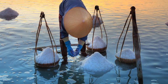 Mengapa garam "asin"
