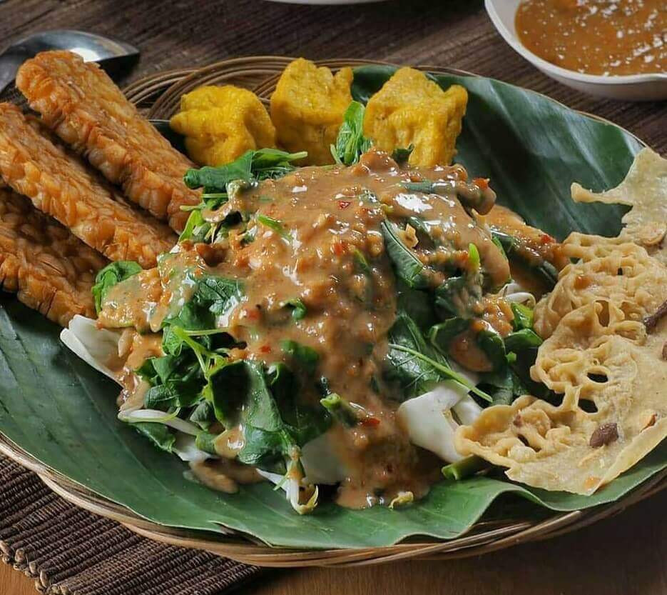 How to Make Pecel, a Delicious Indonesian Vegetable Salad with Peanut Sauce