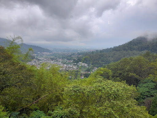 Wisata Payung Batu: Pesona Warna-Warni di Langit Batu