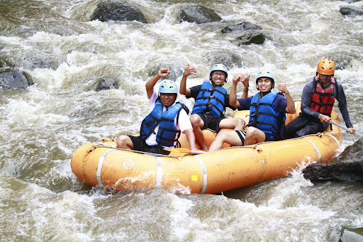 Kaliwatu Rafting: Petualangan Arung Jeram di Batu, Jawa Timur