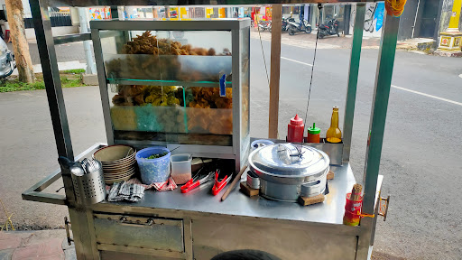 PAK DI BAKSO CEKER: Kelezatan Bakso Ceker yang Menggoyang Lidah di Batu