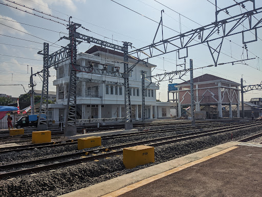 Depo KRL Solo Jebres: Pusat Operasional dan Perawatan Kereta Api di Surakarta