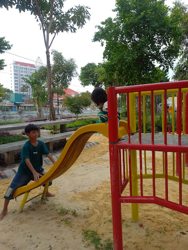 Taman Ngagel Surabaya: Oasis Hijau di Tengah Kota