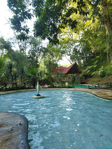 Lembah Gunung Sari: Surga Kolam Renang di Tengah Pegunungan