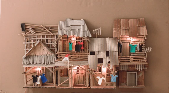 Unequal Walls (Dinding Yang Tak Sama)