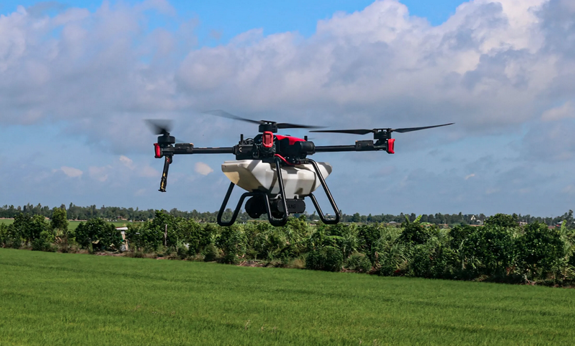 Selamat Datang di Era Baru Pertanian: Jasa Semprot Drone oleh Pak Jarot