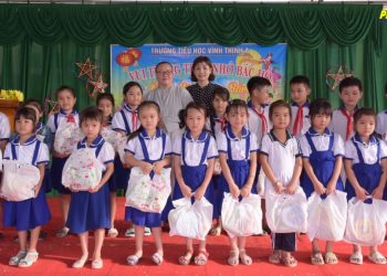 Bạc Liêu: Chùa Hải Thịnh mang trung thu yêu thương cho các em học sinh Trường Tiểu học Vĩnh Thịnh A