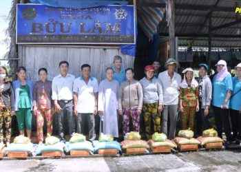 Bạc Liêu: Hội Từ thiện Phật giáo thành phố trao quà tình thương tại huyện Hồng Dân