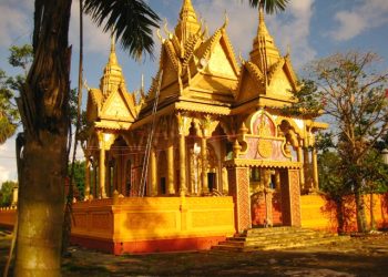 Bạc Liêu: Trao quà và ra mắt xe cứu thương miễn phí tại chùa Cosđon huyện Phước Long