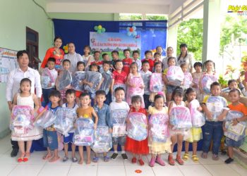 Bạc Liêu: Trao quà cho các cháu mầm non nhân dịp bế giảng năm học