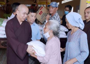 Bạc Liêu: Trao quà tình thương tại chùa Long Phước