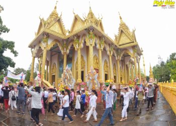 Bạc Liêu: Trang nghiêm Lễ hội Dâng Y Kathina tại chùa Moniserey Sophol Cosđon