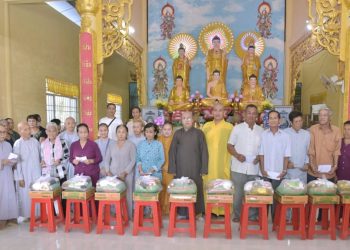 Bạc Liêu: Ấm áp buổi trao quà tại chùa Bửu Thanh