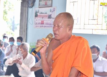 Bạc Liêu: Phật tử chùa Xiêm Cán dâng vật dụng đón mừng Sen Dolta