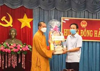 Bạc Liêu: Ban Trị sự Phật giáo huyện Đông Hải thăm và chúc Tết lãnh đạo huyện