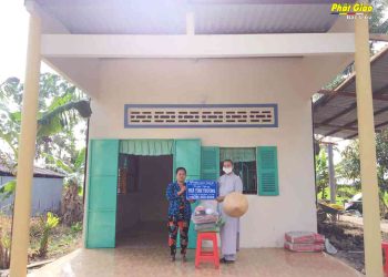 Bạc Liêu: Chùa Giác Viên trao tặng nhà tình thương tại phường Láng Tròn