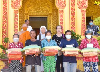Bạc Liêu: Chùa Buppharam trao 100 phần quà cho bà con chào đón Tết Chol Chnam Thmay