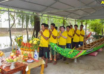 Bạc Liêu: Lễ hạ thủy ghe Ngo và văn nghệ, bắn pháo hoa mừng Tết Chol Chnam Thmay tại chùa Soryaram