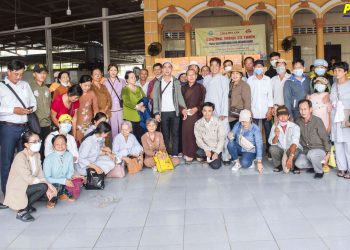 Bạc Liêu: Đoàn Phật tử chùa Hoa Lâm trao 150 phần quà cho người khuyết tật tại chùa Giác Hoa