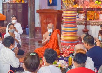 Bạc Liêu: Phật tử lắng nghe thuyết pháp trong Tết cổ truyền Chol Chnam Thmay tại chùa Ghoshitaram