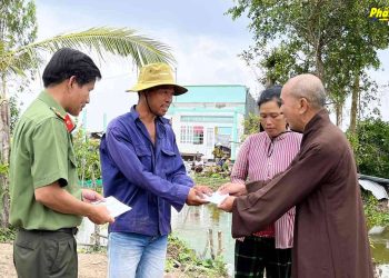 Bạc Liêu: Ban Trị sự Phật giáo tỉnh hỗ trợ 13 căn nhà bị lốc xoáy tại huyện Phước Long