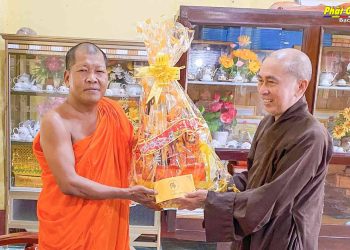 Bạc Liêu: Ban Trị sự Phật giáo huyện Phước Long thăm và chúc Tết cổ truyền Chol Chnam Thmay tại chùa Đìa Muồng và chùa Cosdon