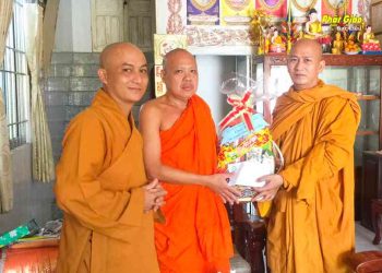 Bạc Liêu: Ban Trị sự GHPGVN huyện Hòa Bình thăm và chúc Tết cổ truyền Chol Chnam Thmay trên địa bàn huyện