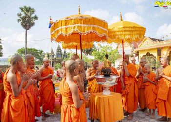 Bạc Liêu: Trang nghiêm nghi lễ tắm Phật tại chùa Buppharam trong ngày Tết Chol Chnam Thmay 2022
