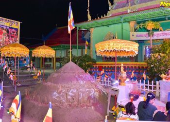 Bạc Liêu: Tục đắp núi cát trong các tự viện Phật giáo Nam Tông Khmer dịp lễ vào năm mới Chol Chnam Thmay