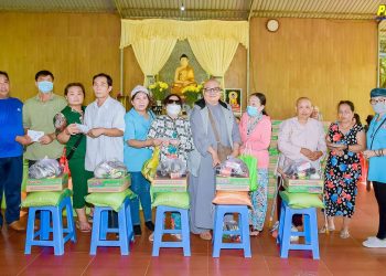 Bạc Liêu: Ban Từ thiện Phật giáo thành phố Bạc Liêu phối hợp Chùa Minh Phước trao 200 phần quà