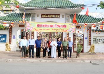 Bạc Liêu: Phân ban Ni giới Phật giáo tỉnh đón tiếp quý Lãnh đạo thăm và chúc mừng Đại lễ Phật đản PL.2566
