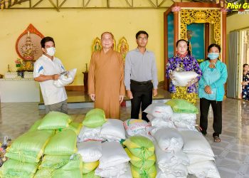 Bạc Liêu: Chùa Phước Điền trao 100 phần quà cho người dân xã Long Điền