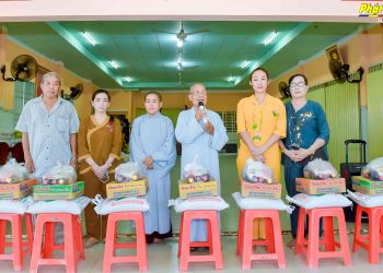 Bạc Liêu: Ban Từ thiện Xã hội Phật giáo tỉnh trao tặng 270 phần quà nhân kỷ niệm ngày Đức Phật đản sinh Pl.2566